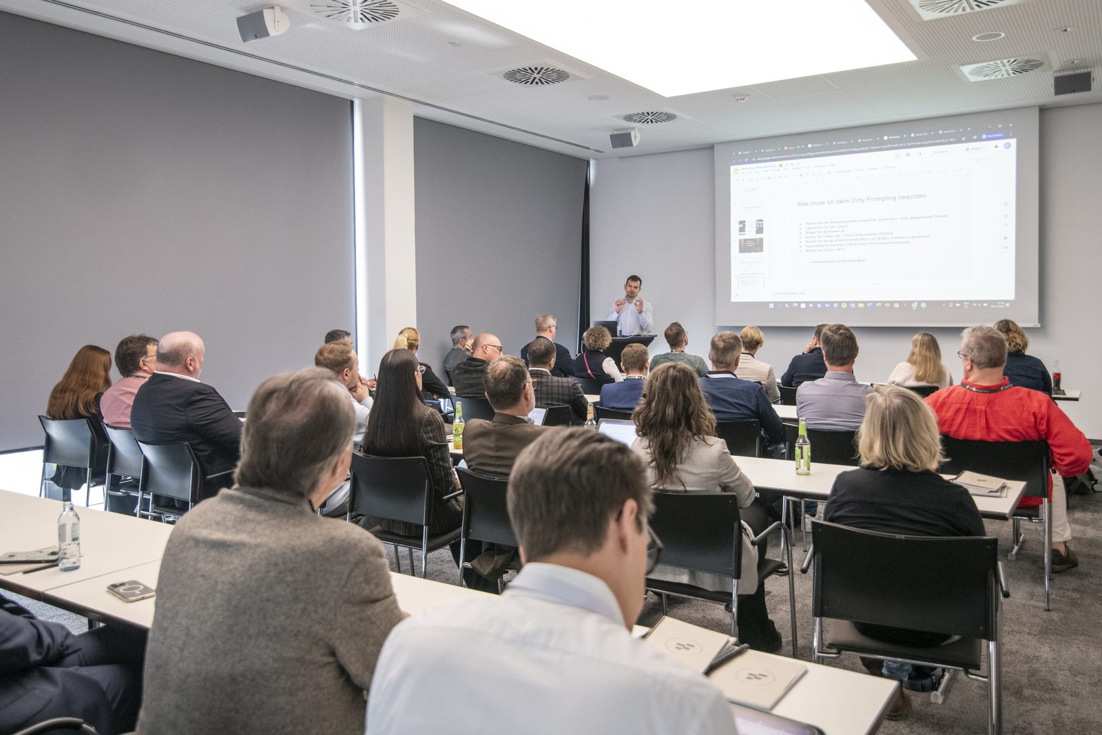 Daniel Klein leitet einen Workshop beim RhAInland Day 2025